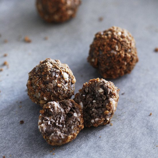 No-bake peanut butter & oats bites