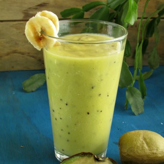 Healthy Tropical Green Smoothie