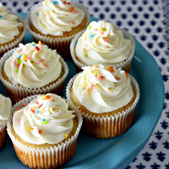 The Perfect White Vanilla Cupcakes