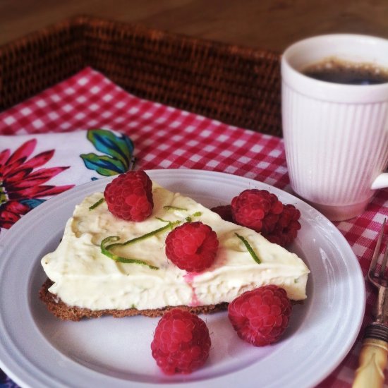 Lime Ice Cream and Gingersnap Crust