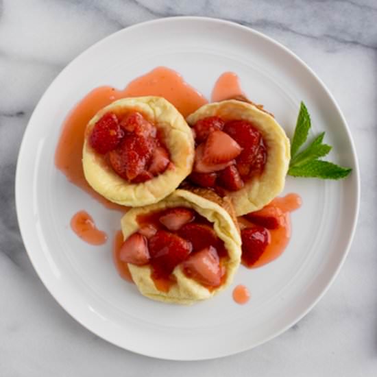 Mini German Pancakes with Strawberry