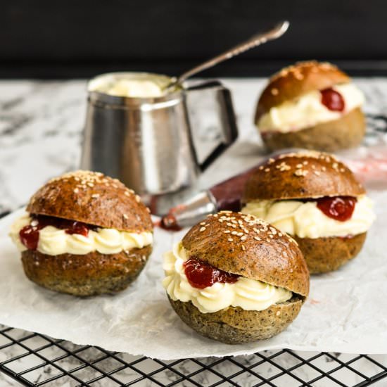 Black Sesame cream buns