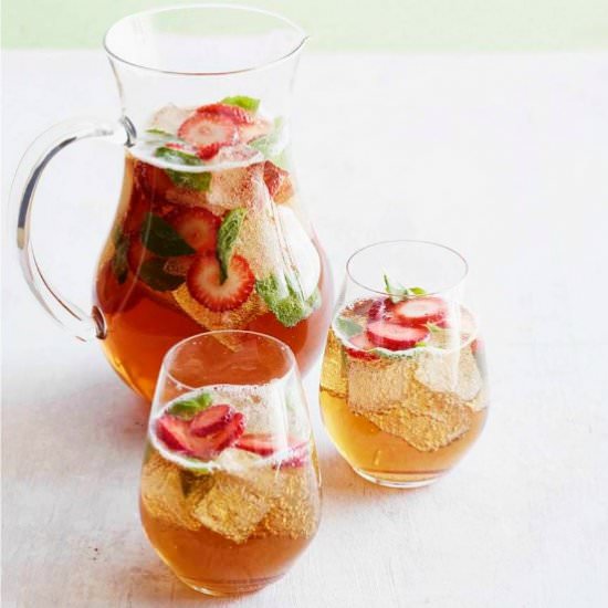 Strawberry Basil Iced Tea Sparkler