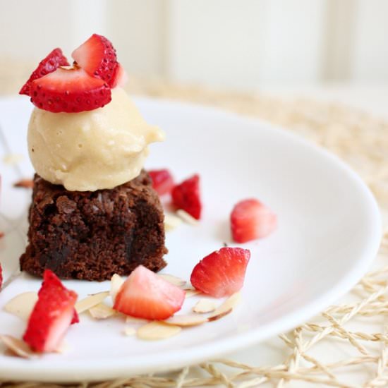 Almond Ice Cream Brownie Sundae