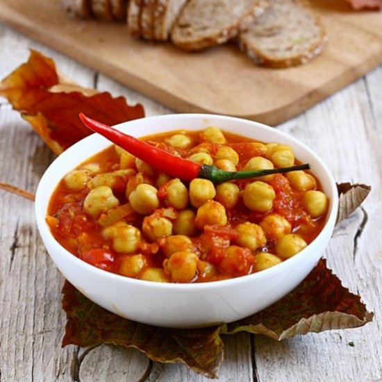 Soup with chickpeas and curry