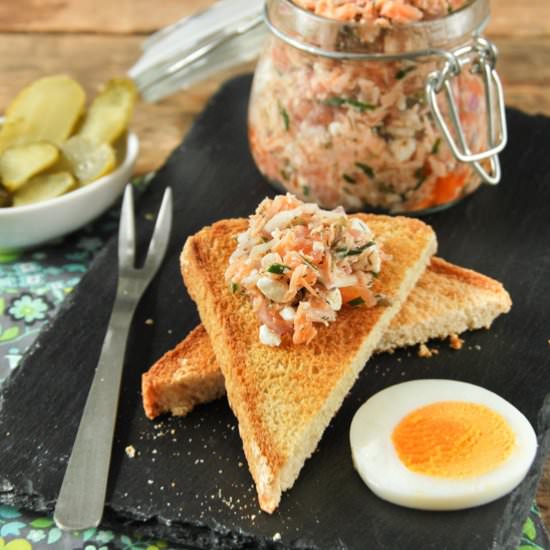 Toast with ricotta and salmon