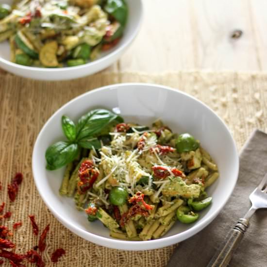 Mediterranean Pesto Chicken Pasta