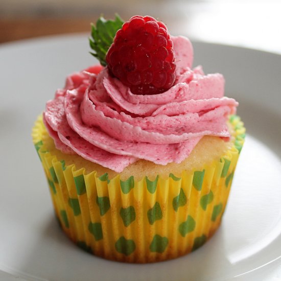 Raspberry Lemonade Cupcake