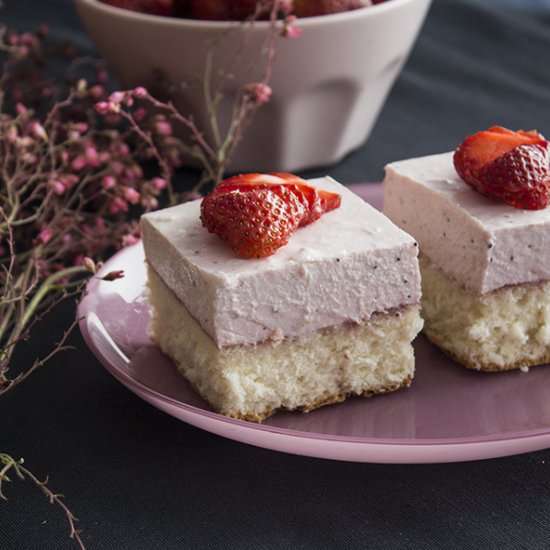 Strawberry and cheese mousse cake