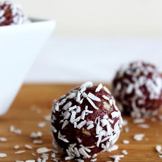 Cranberry Macadamia Power Bites