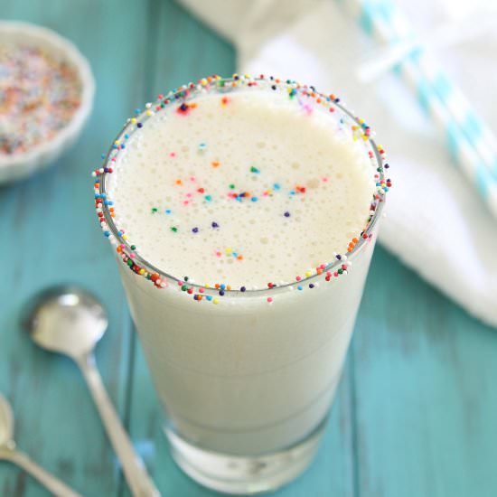 Vanilla cupcake shake