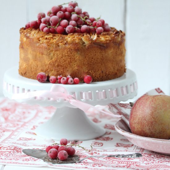 Red currants meets apple pie