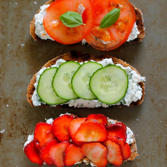 Herbed Ricotta Toasts