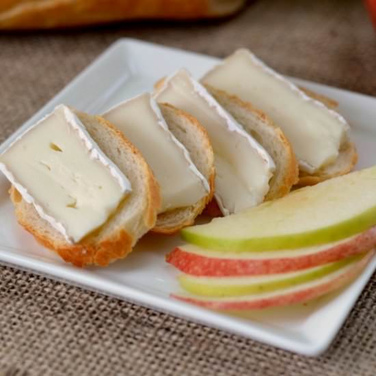 Brie and Apple Appetizer