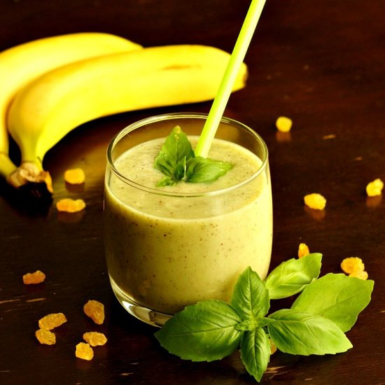 Kiwi Pear Basil Smoothie