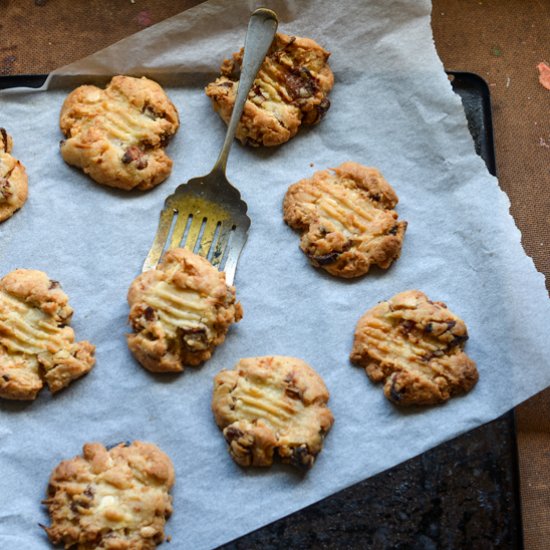 Apricot, white chocolate cookies