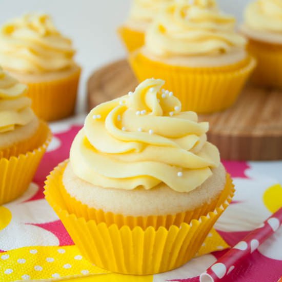 Tropical Mango Vanilla Cupcakes