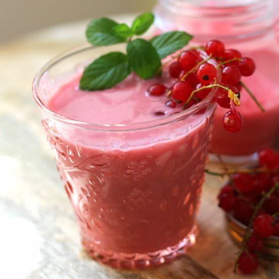 Red Currant and Oatmeal Smoothie