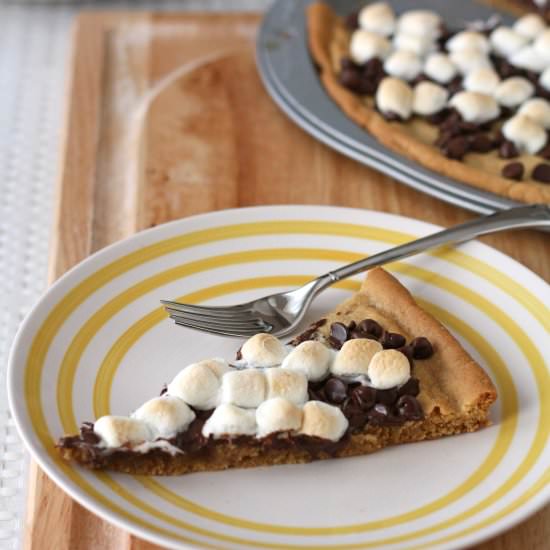 Peanut butter cookie s’mores pizza