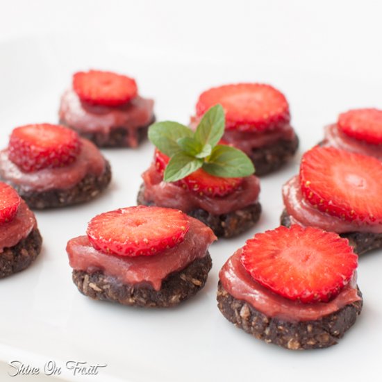 Raw Cookies with Strawberry Jam