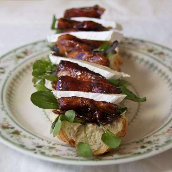 Sticky chicken, bacon & camembert