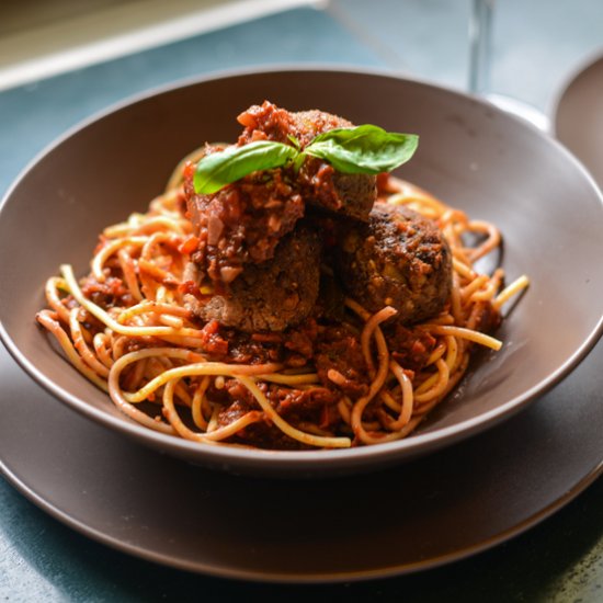 Walnut meatballs with italian sauce