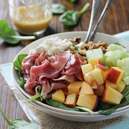 Peach & prosciutto salad