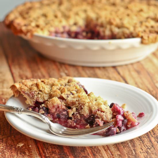 Lemony Blueberry Crumble Pie