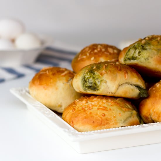 Bagel Buns with Pesto and Parmesan