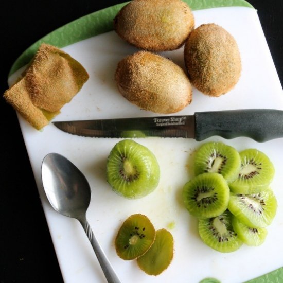 How to Peel a Kiwi with a Spoon