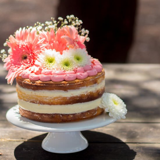 Vanilla Cake with Strawberry Curd