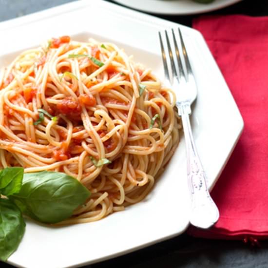 Quick & Easy Tomato Basil Pasta