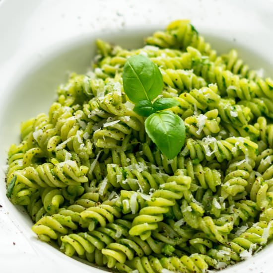 A Quick & Easy Pesto