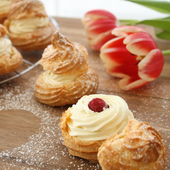 Cream Puffs with White Ganache