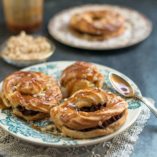 Choux with Chocolate and caramel