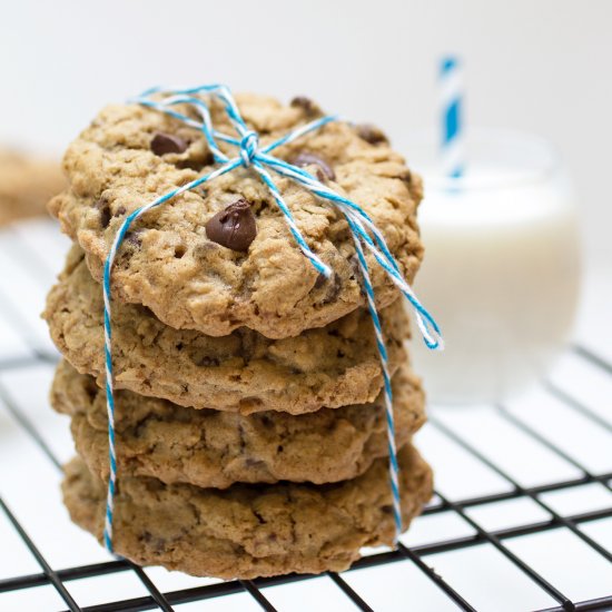 Chewy Oatmeal Chocolate Chip Cookie