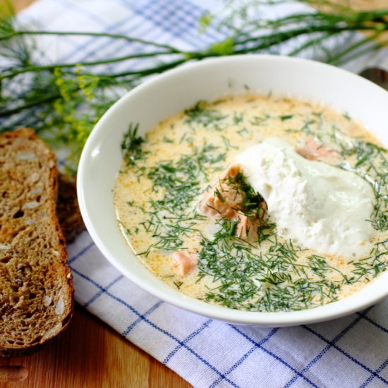 Salmon soup with cream and dill