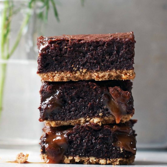 Caramel Brownies with Pretzel Crust