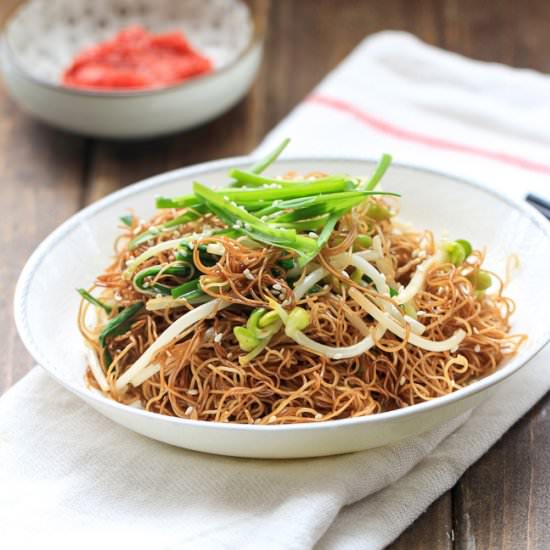 Soy Sauce Fried Noodles (Chow Mein)