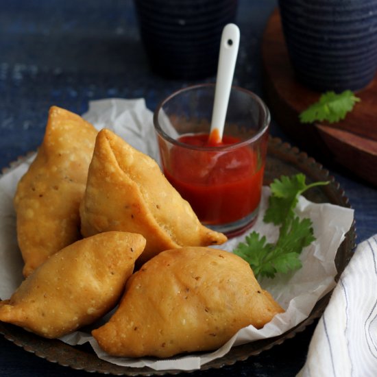 Samosa (Savory Puffed Pastry)