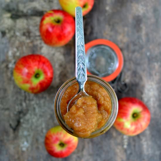 Homemade Aromatic Applesauce