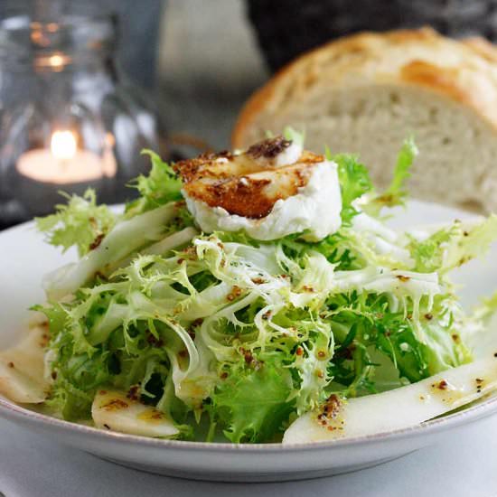 Salad with pears and goat cheese