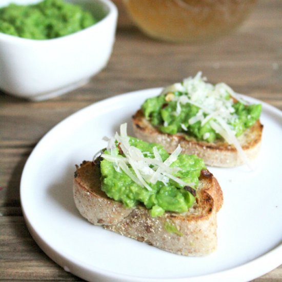 Pea Pesto Crostini