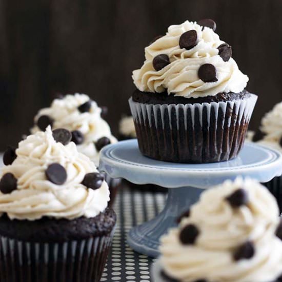 Cookie dough stuffed cupcakes