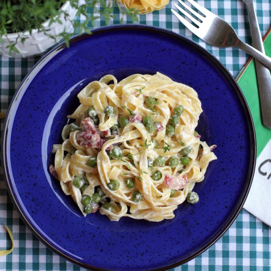 Tagliatelle with bacon and peas