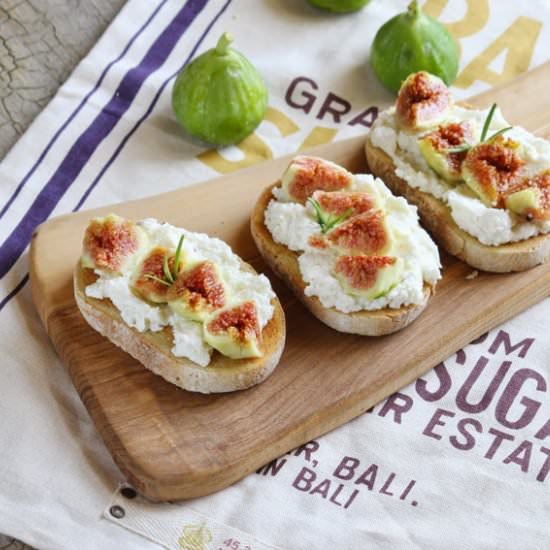 Bruschetta with Figs and Ricotta