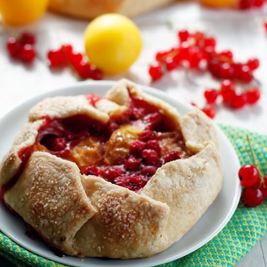 Plum and red currant mini galettes