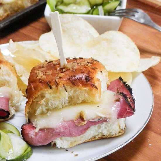 Hot Pastrami Sliders