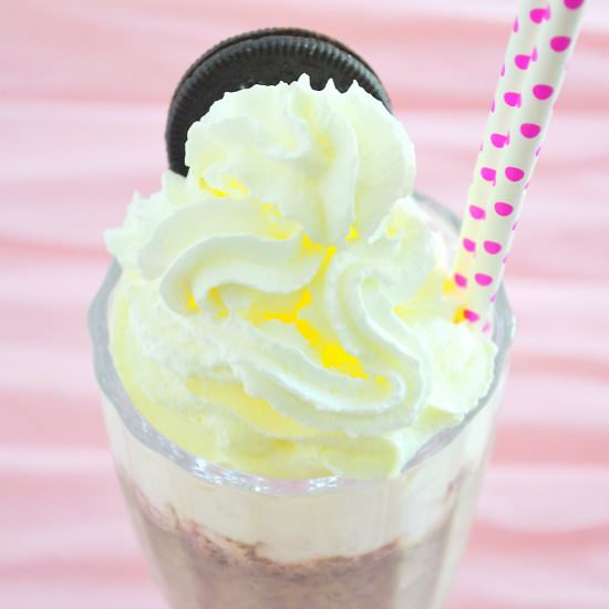 Oreo Vanilla Ice Cream Milkshake