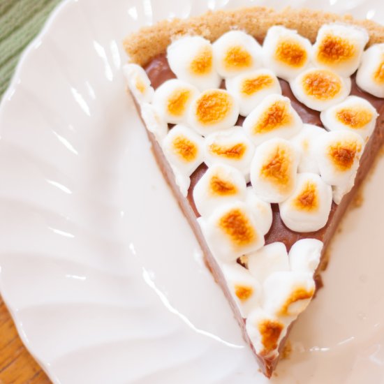 Campfire Style Nutella S’mores Pie